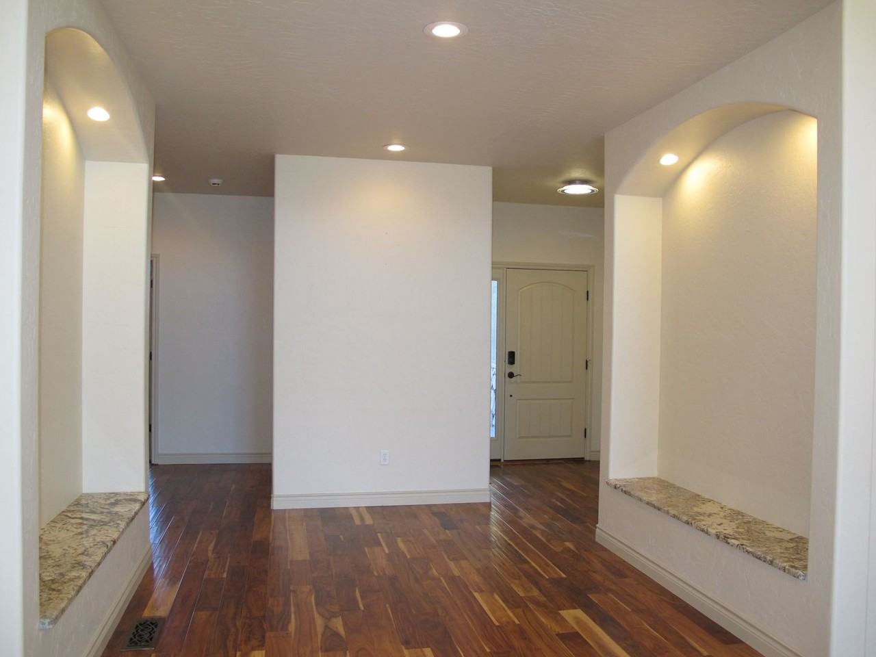 829 Shiraz Dr - Photo 2 of 26