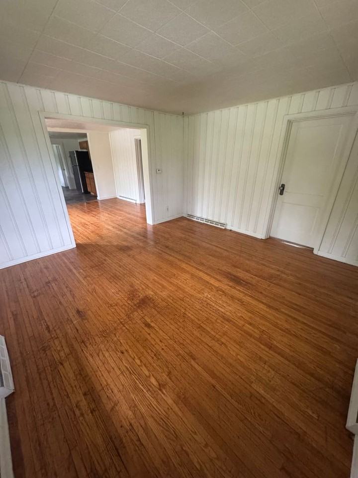 4755 N Kinser Pike - Photo 2 of 9