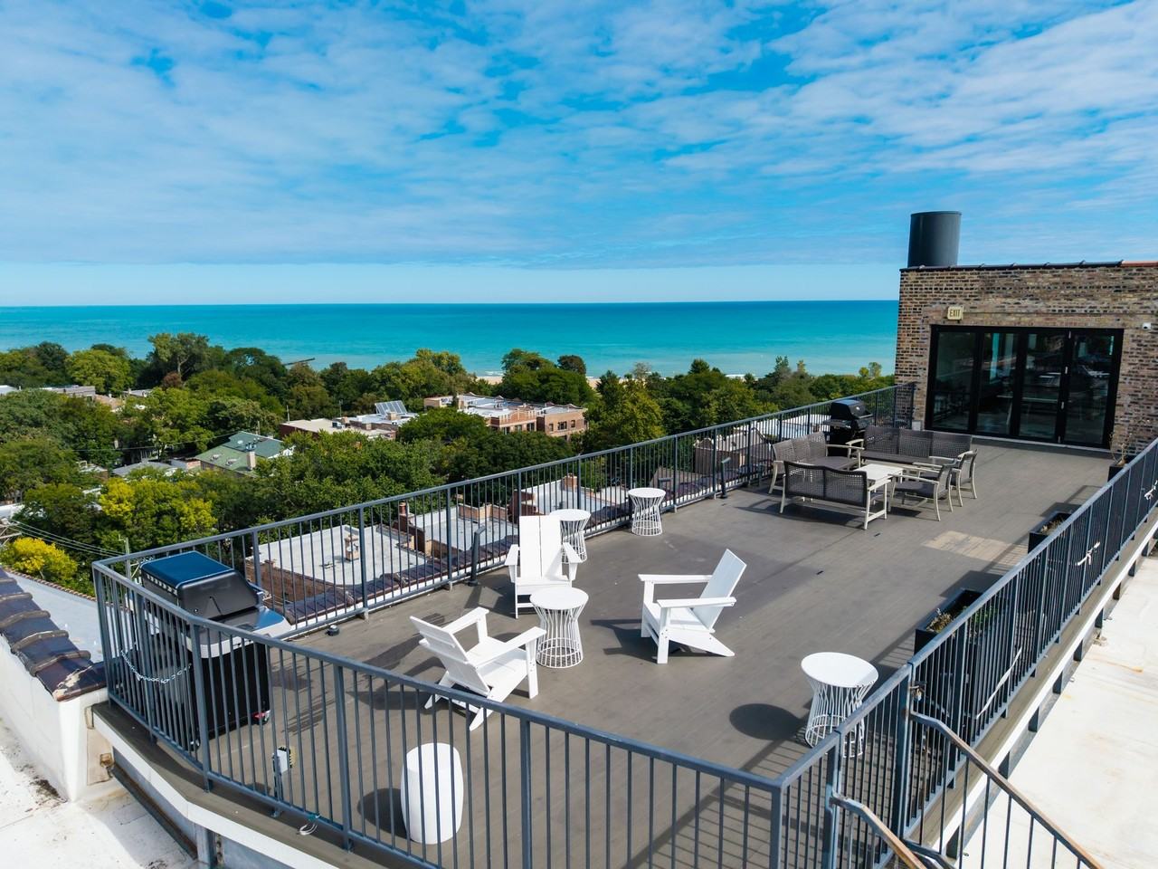 The Vivian at Rogers Park - Photo 6 of 7