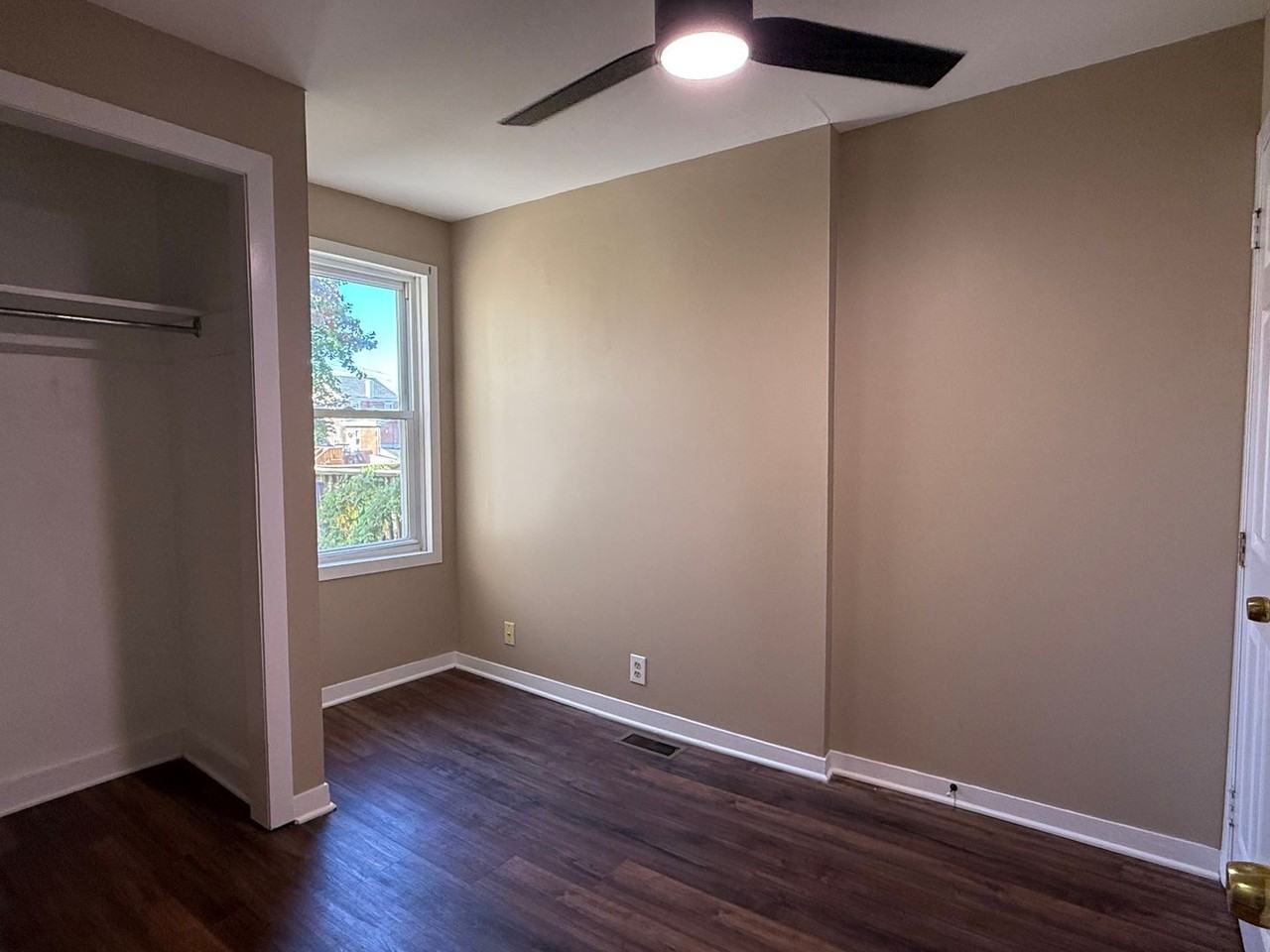 103 9th St - Photo 4 of 16