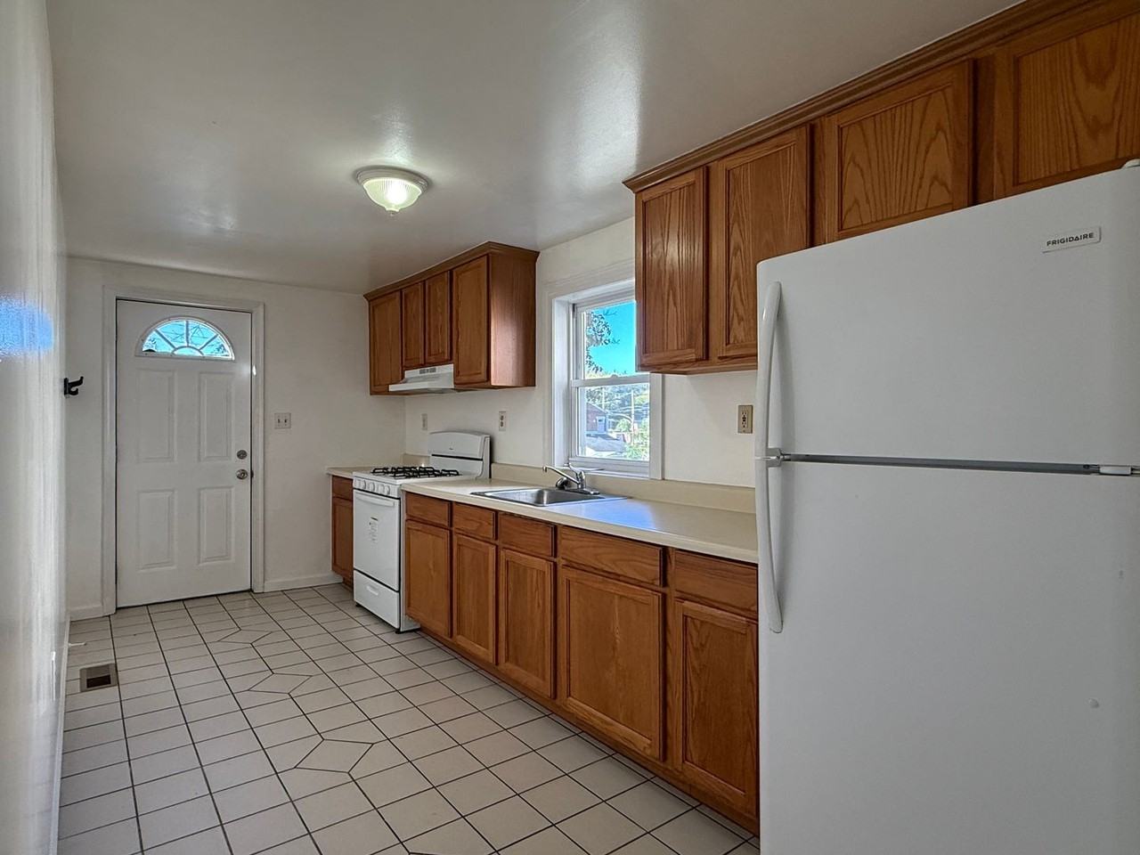 103 9th St - Photo 6 of 16