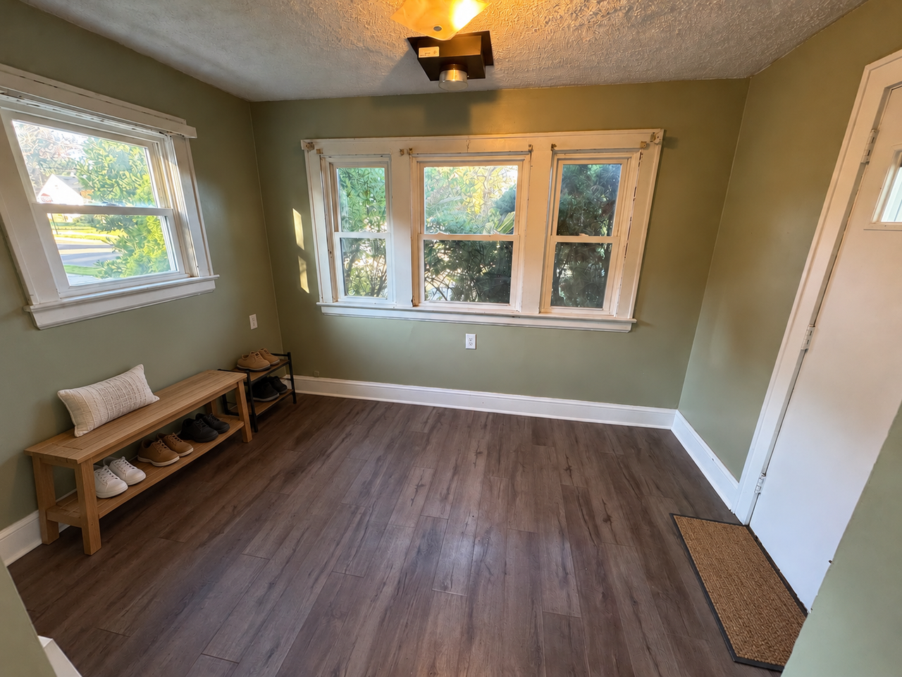 555 Wyandot Ave - Photo 2 of 17