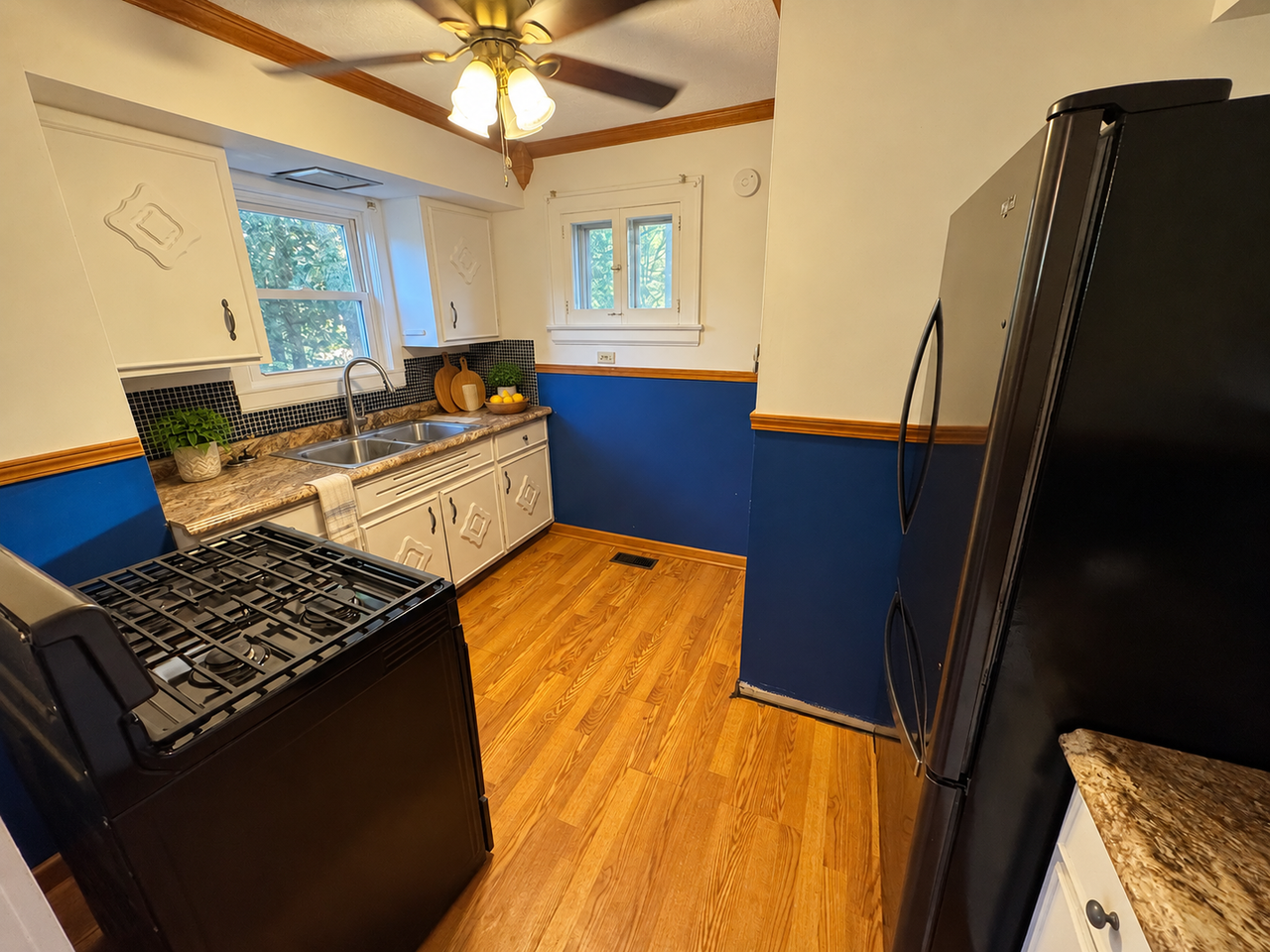 555 Wyandot Ave - Photo 6 of 17