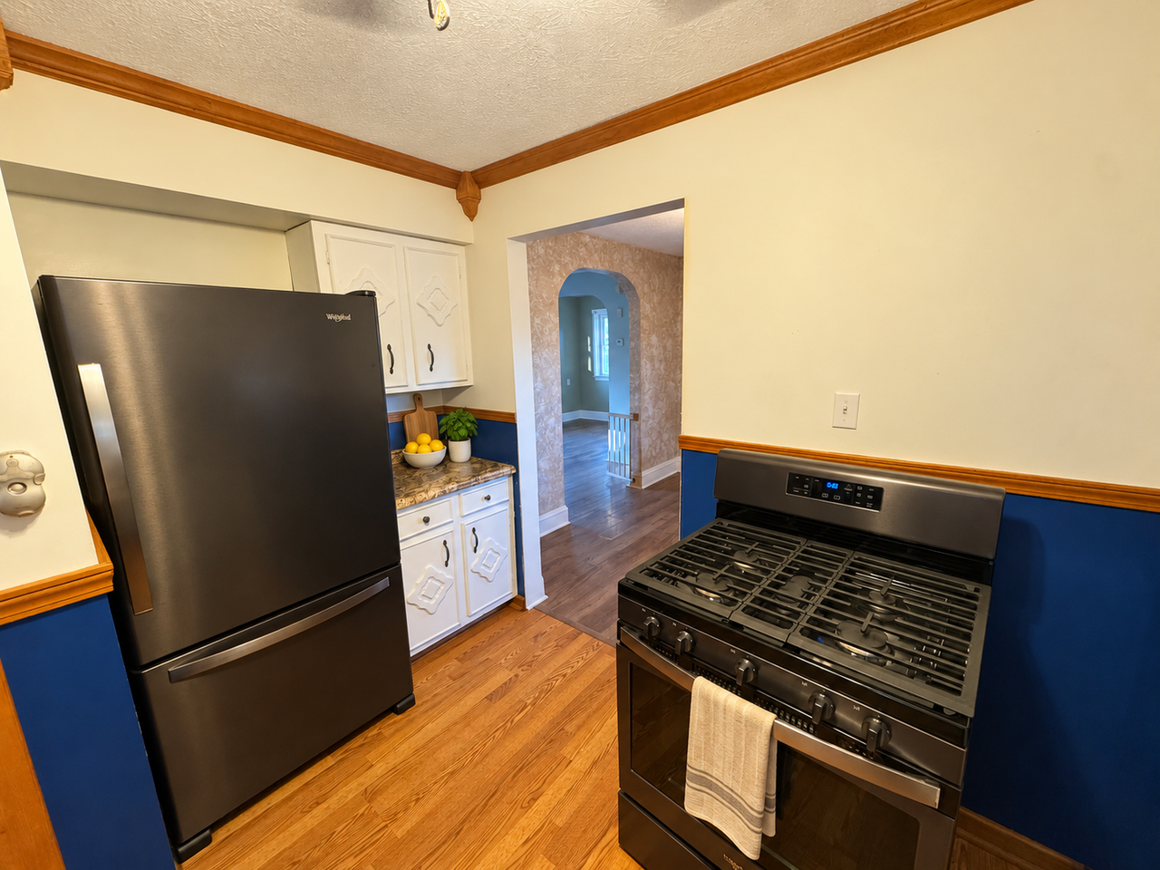 555 Wyandot Ave - Photo 7 of 17
