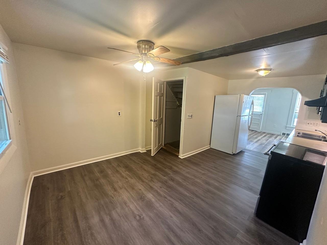 1619 Center St - Photo 3 of 8