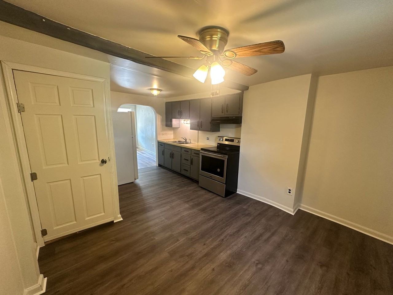 1619 Center St - Photo 4 of 8