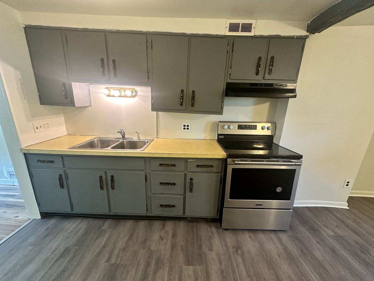 1619 Center St - Photo 5 of 8
