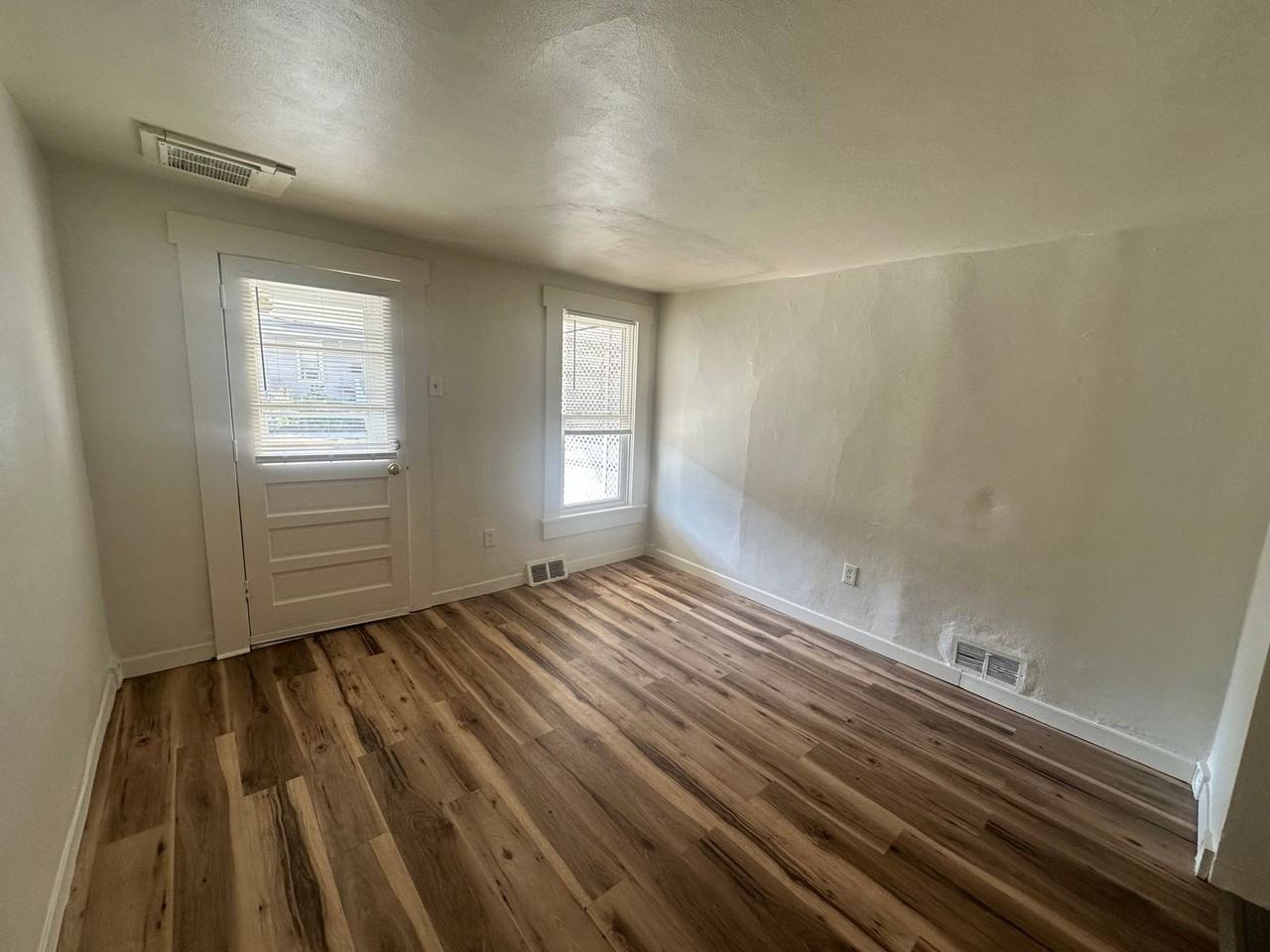 1619 Center St - Photo 7 of 8
