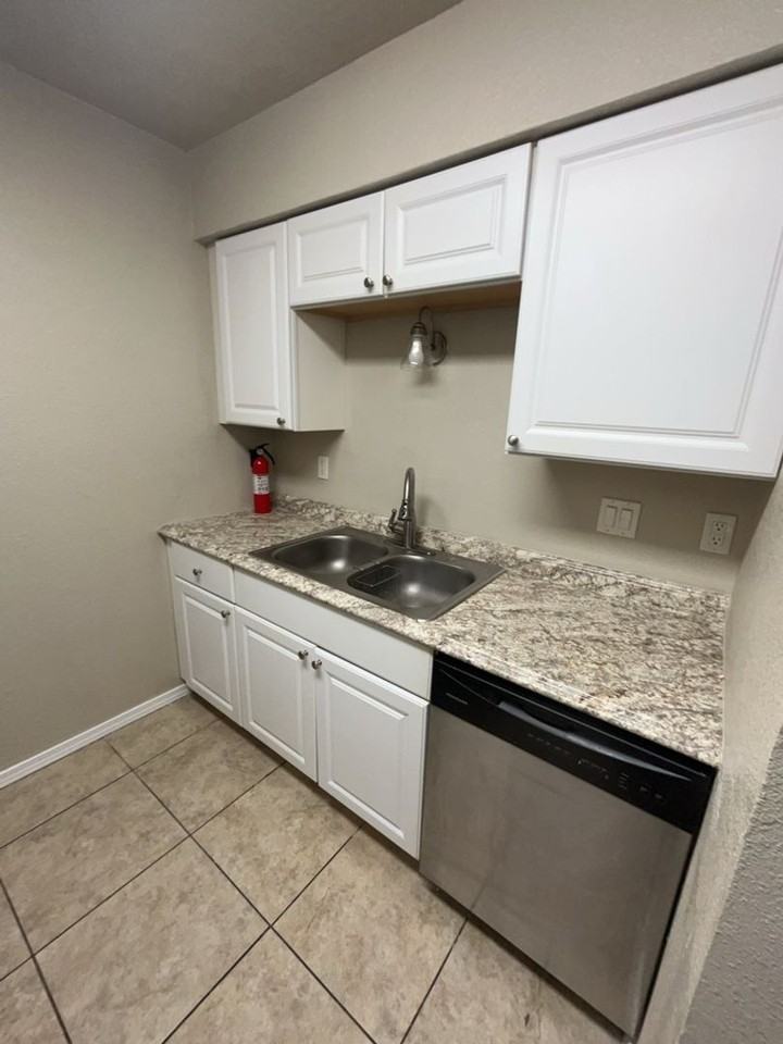 3825 Montgomery Blvd Ne #102 - Photo 4 of 11