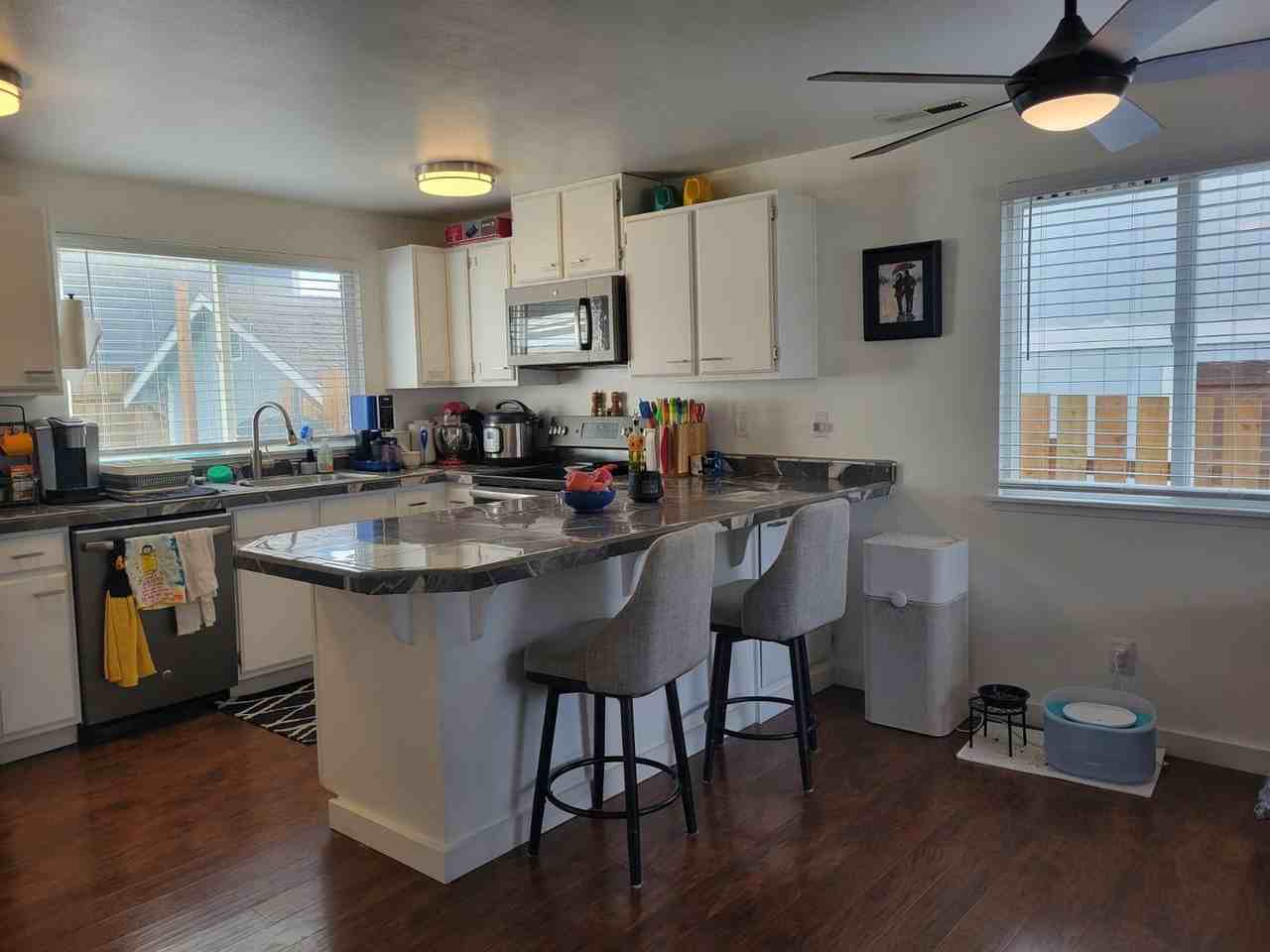 1604 Arvon Ave - Photo 2 of 11