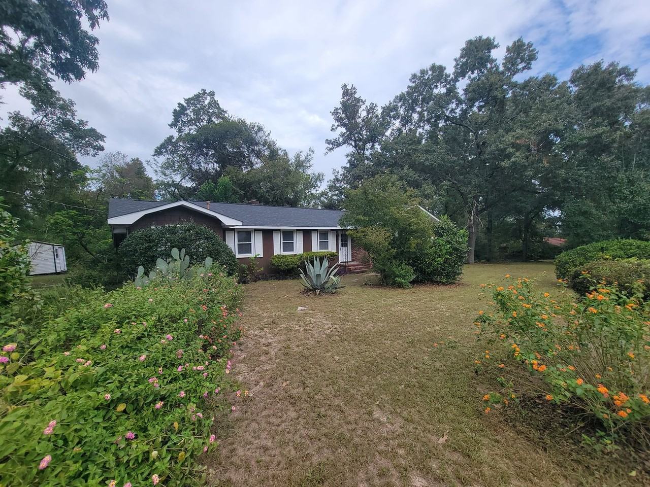 323 Pineview Dr - Photo 2 of 26