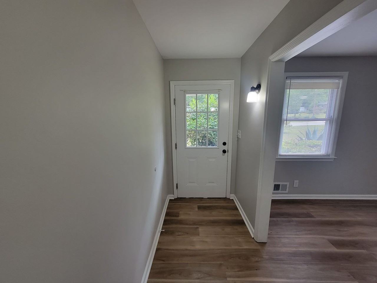 323 Pineview Dr - Photo 4 of 26