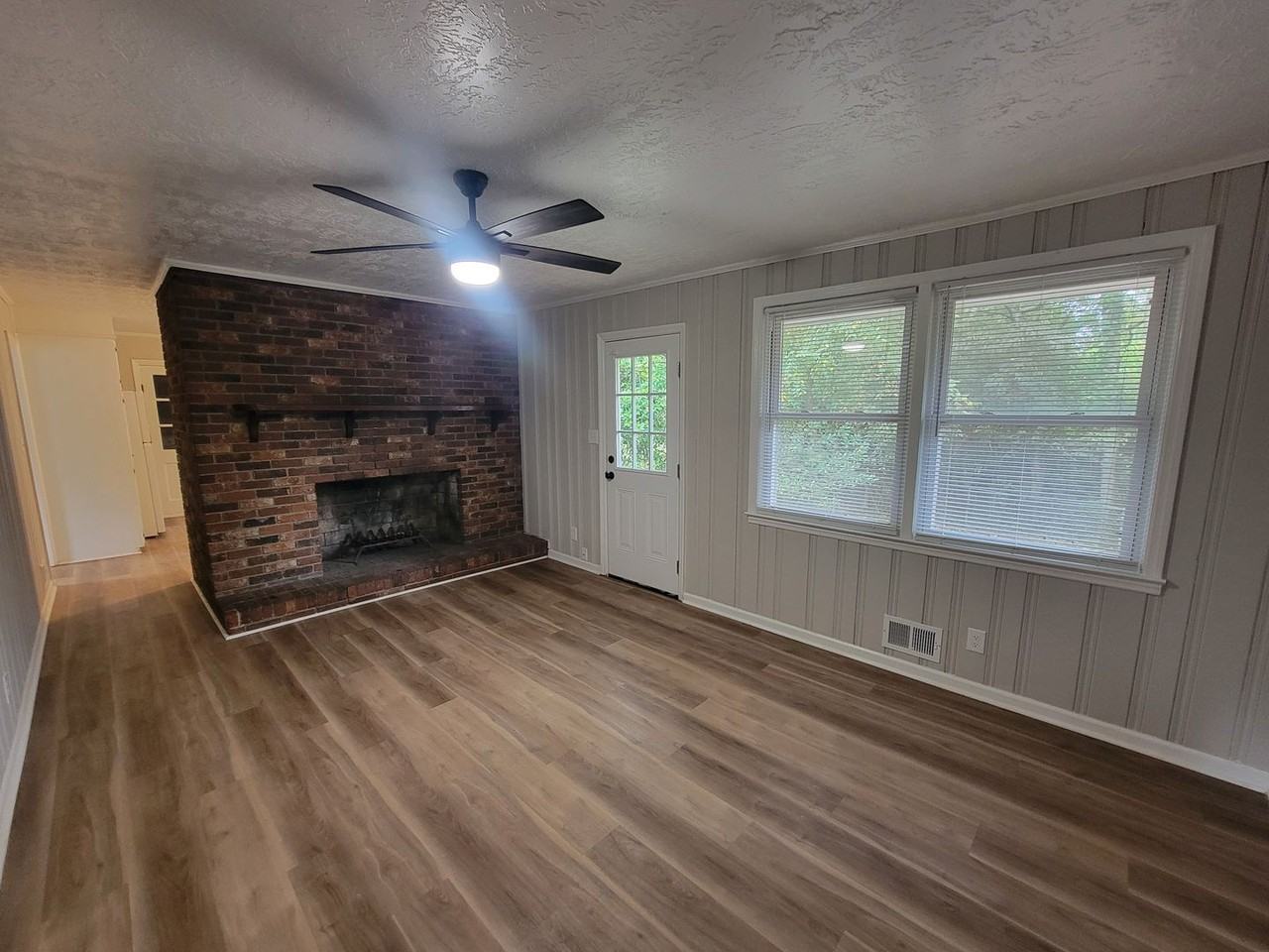 323 Pineview Dr - Photo 5 of 26