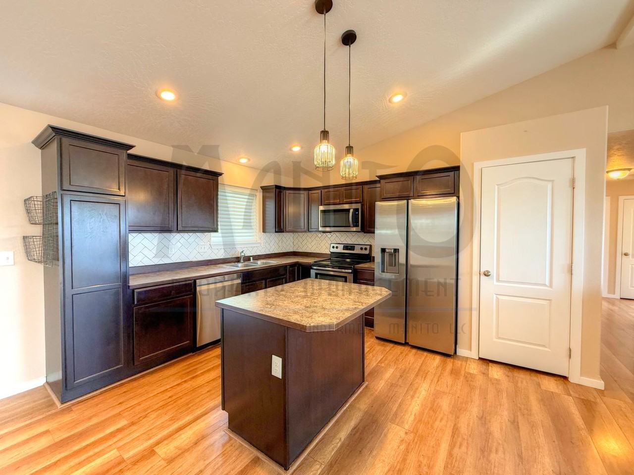 819 E Silver Pine Rd - Photo 5 of 22