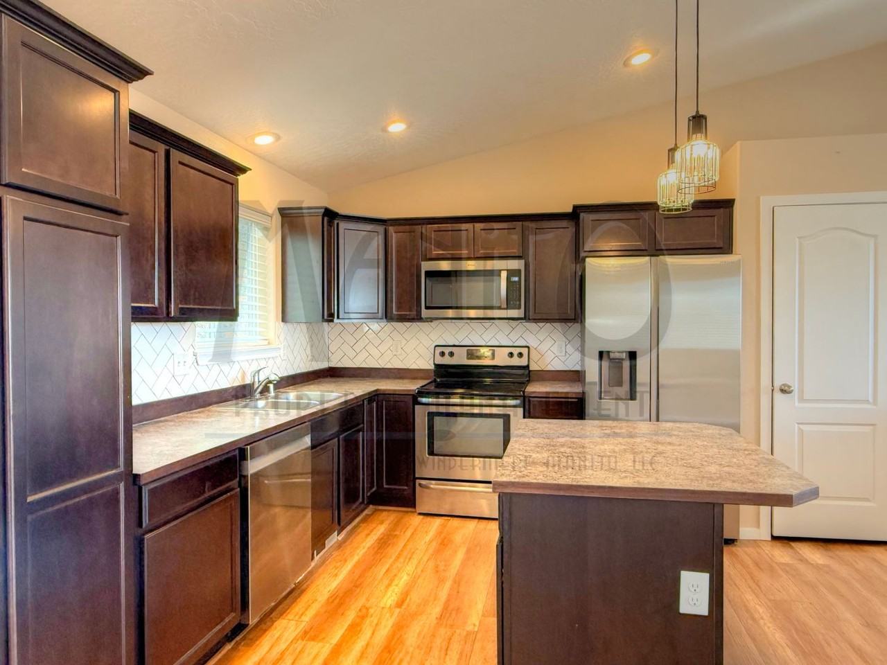 819 E Silver Pine Rd - Photo 6 of 22