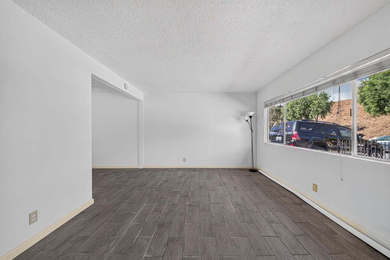 328 E 49th St - Photo 5 of 26