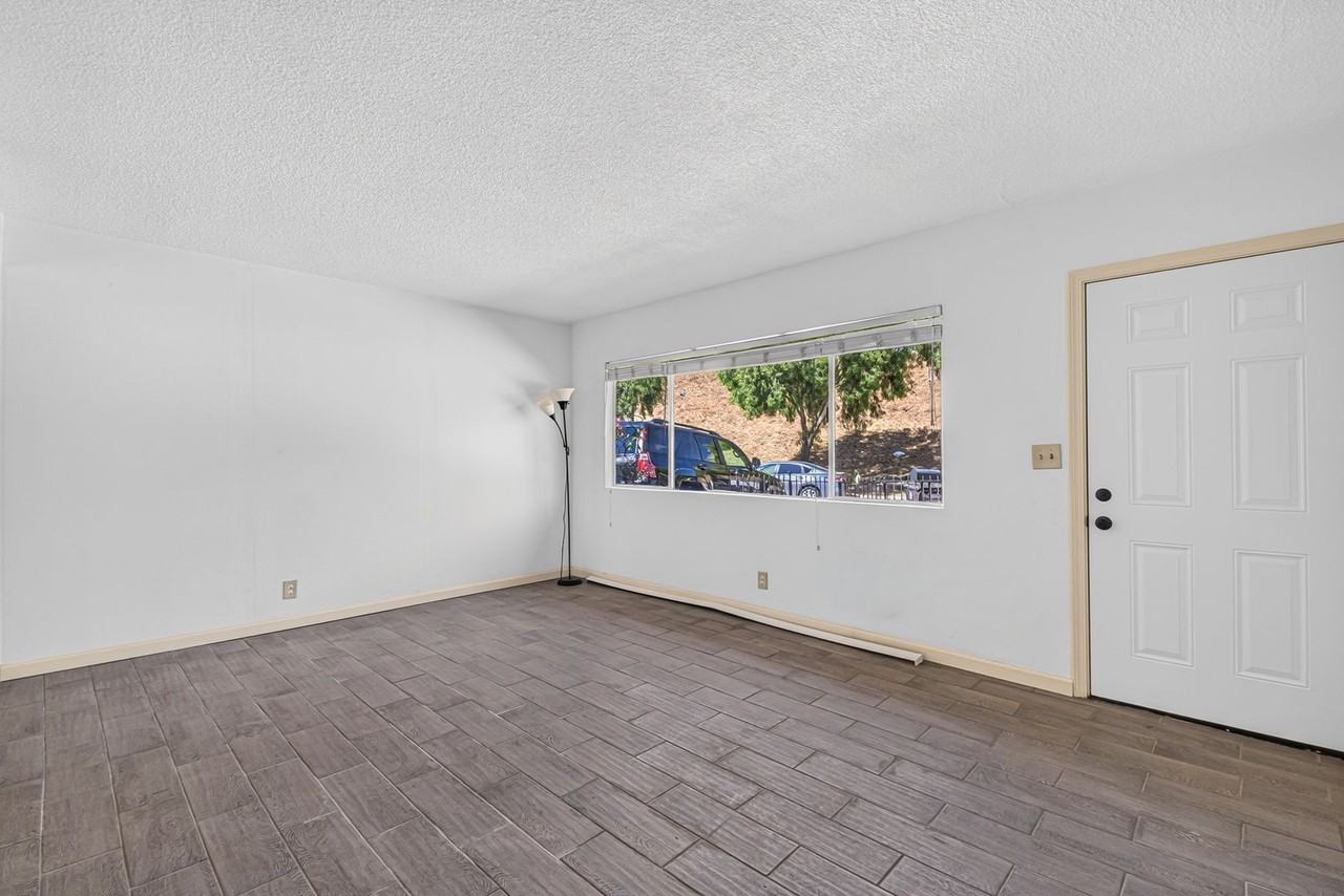 328 E 49th St - Photo 6 of 26