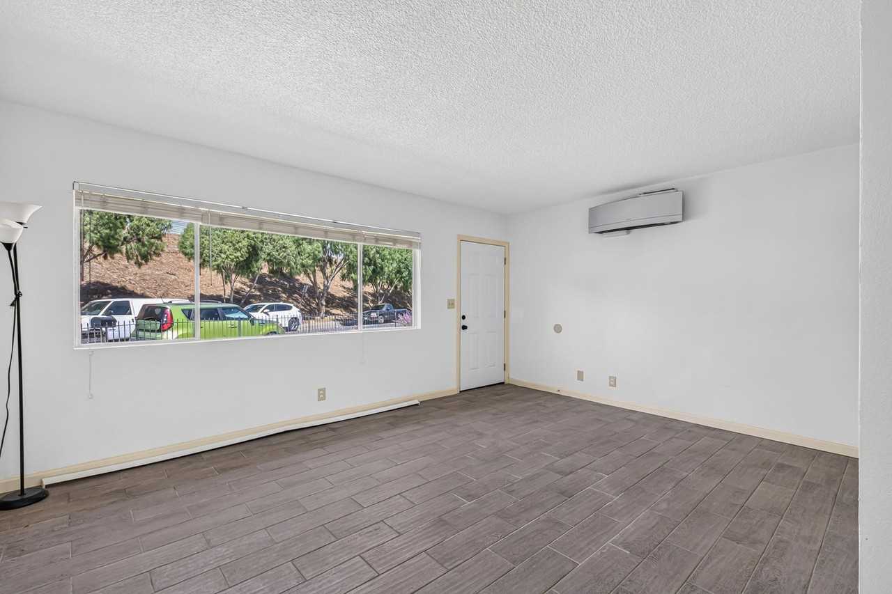 328 E 49th St - Photo 7 of 26