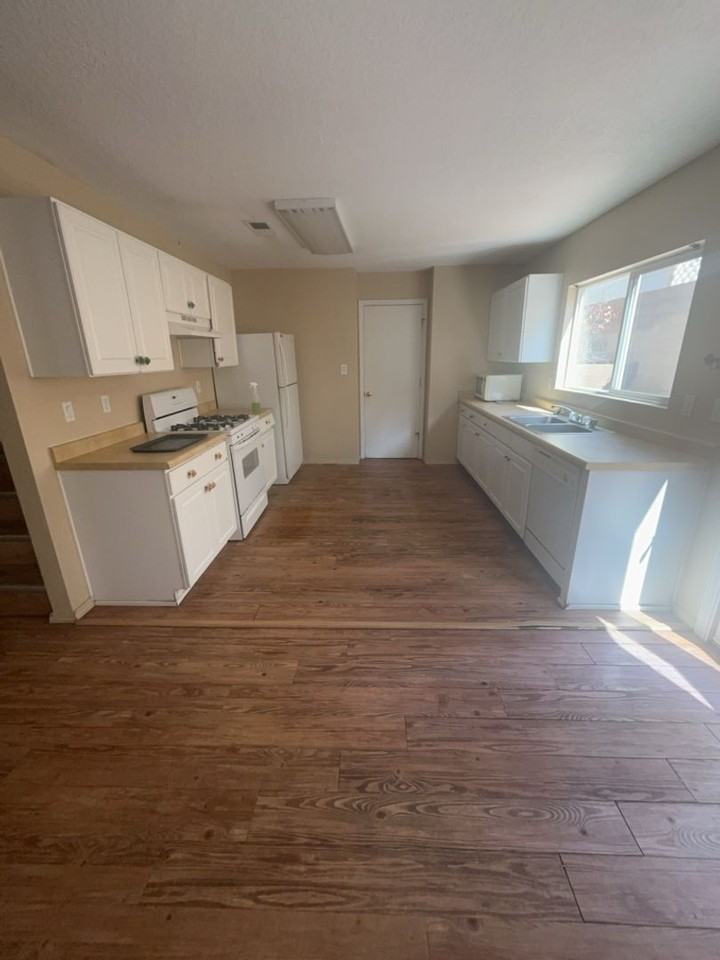 4272 Altura Vista Ln Ne - Photo 6 of 14