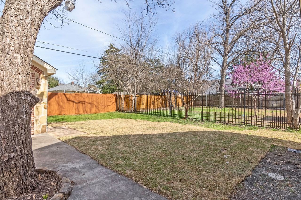 616 Mount Auburn Ave - Photo 3 of 24