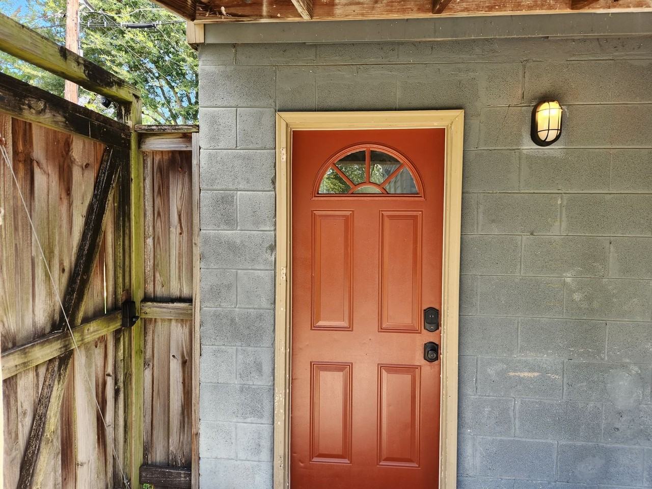 836 E Park Ave - Photo 3 of 17