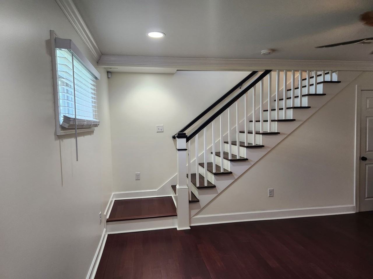 836 E Park Ave - Photo 4 of 17