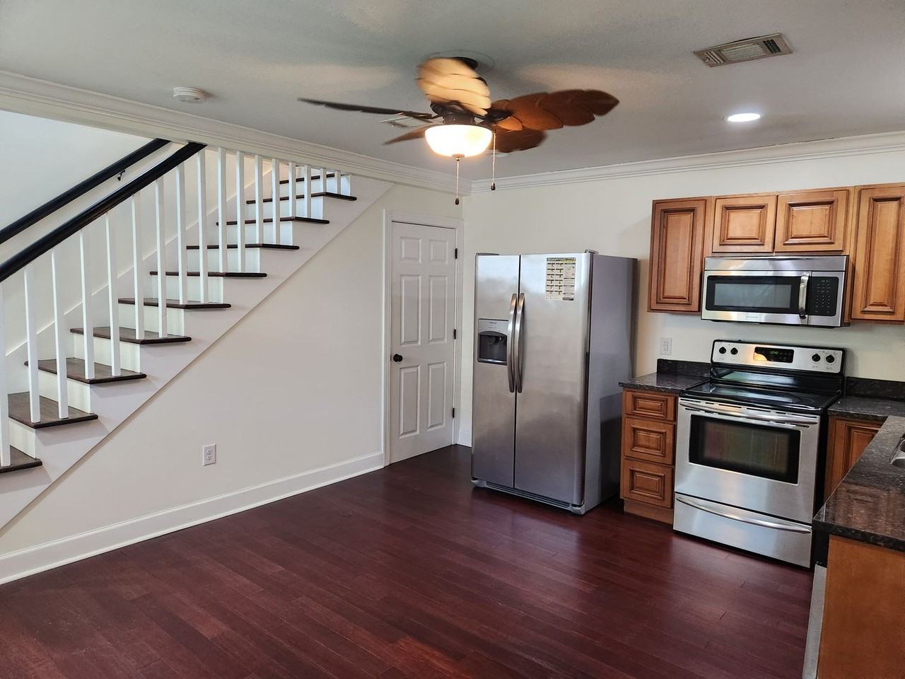 836 E Park Ave - Photo 6 of 17