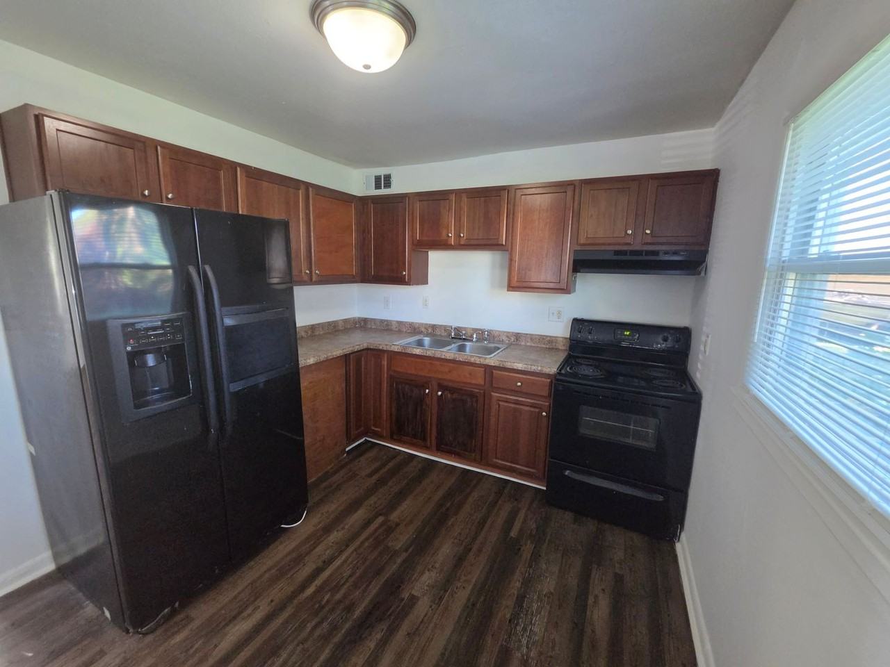 5609 Goldenrod Rd - Photo 6 of 20