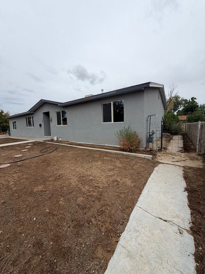 304 Heiland Rd - Photo 2 of 31
