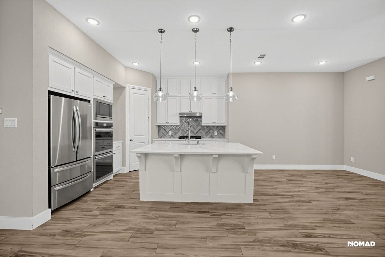 1901 Halkin Rd - Photo 4 of 46