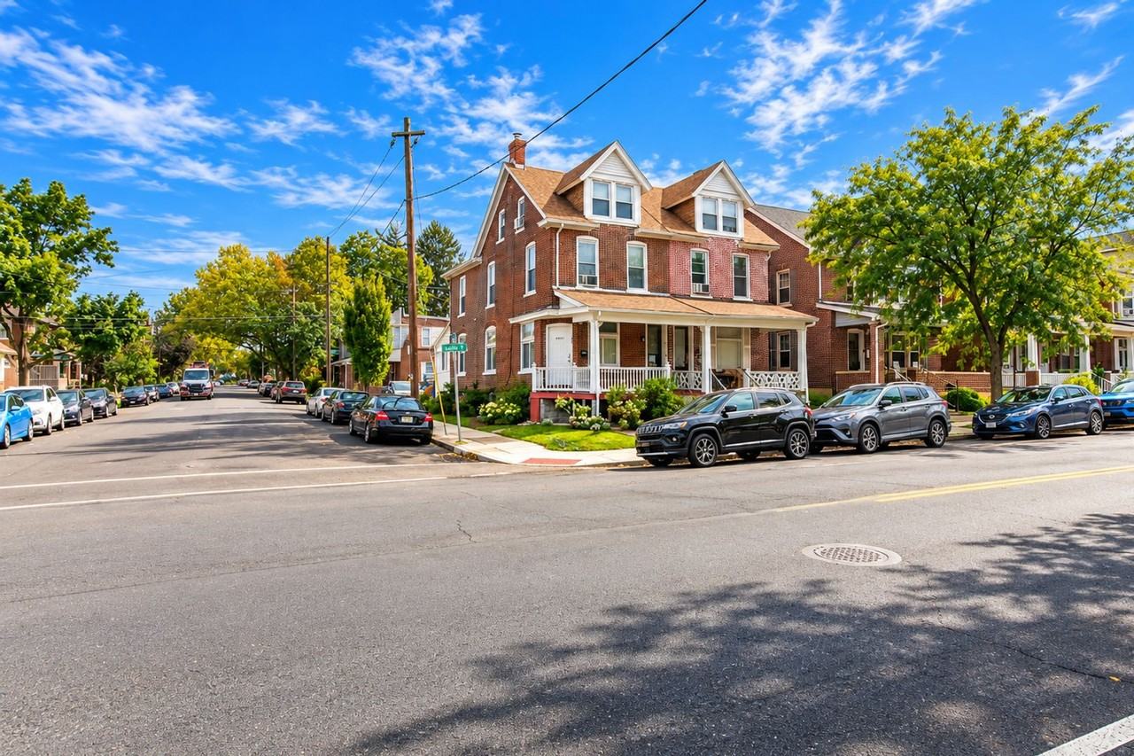 1038 Linden St - Photo 3 of 26