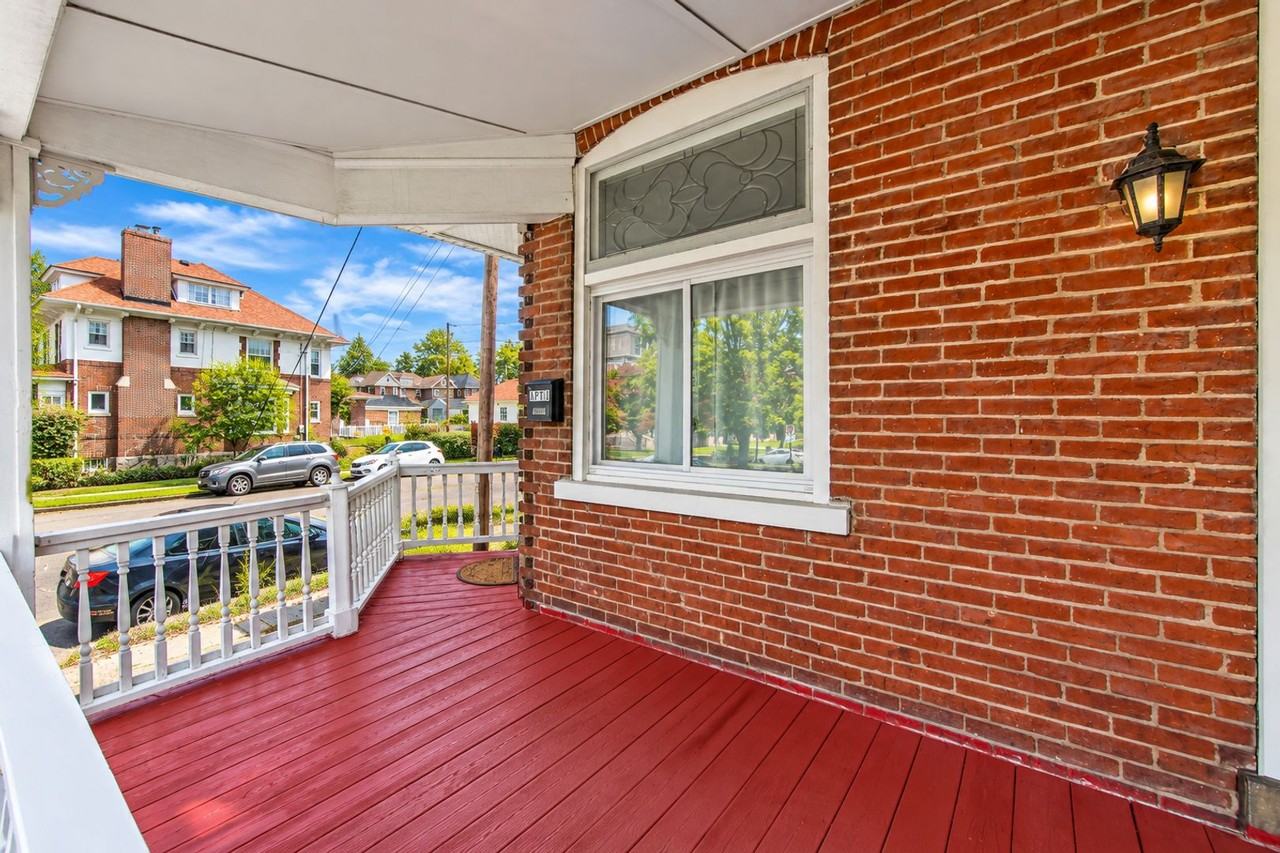 1038 Linden St - Photo 7 of 26