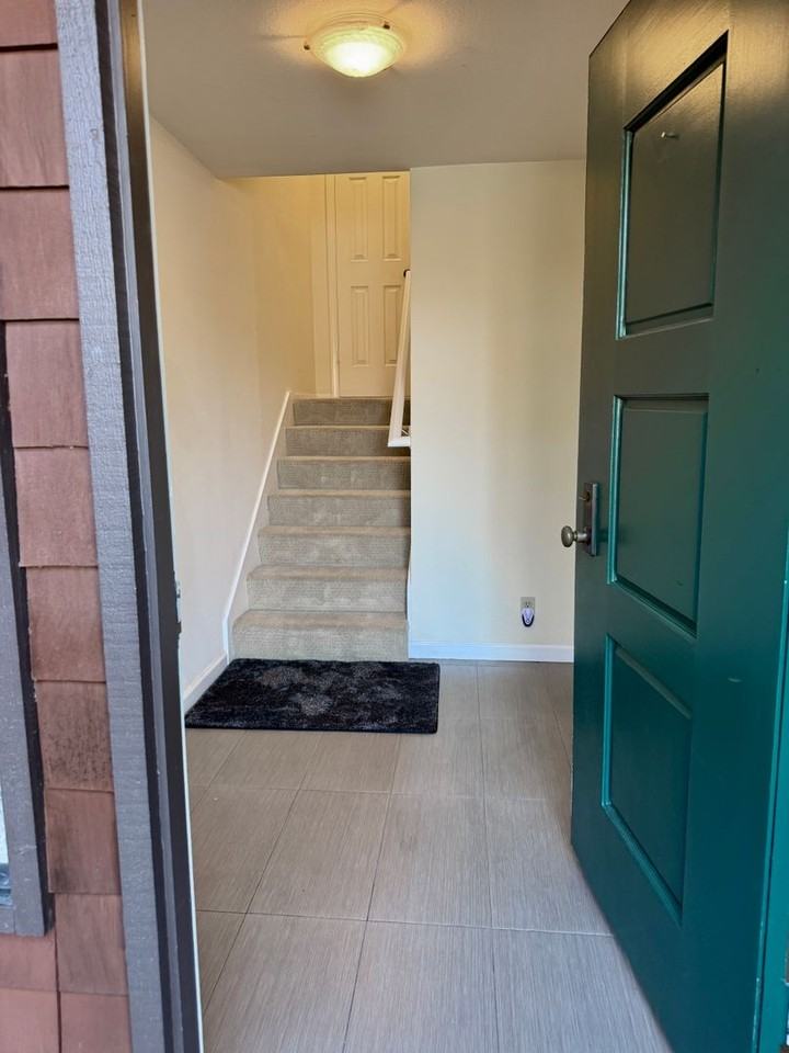 1033 Susan Way - Photo 4 of 35
