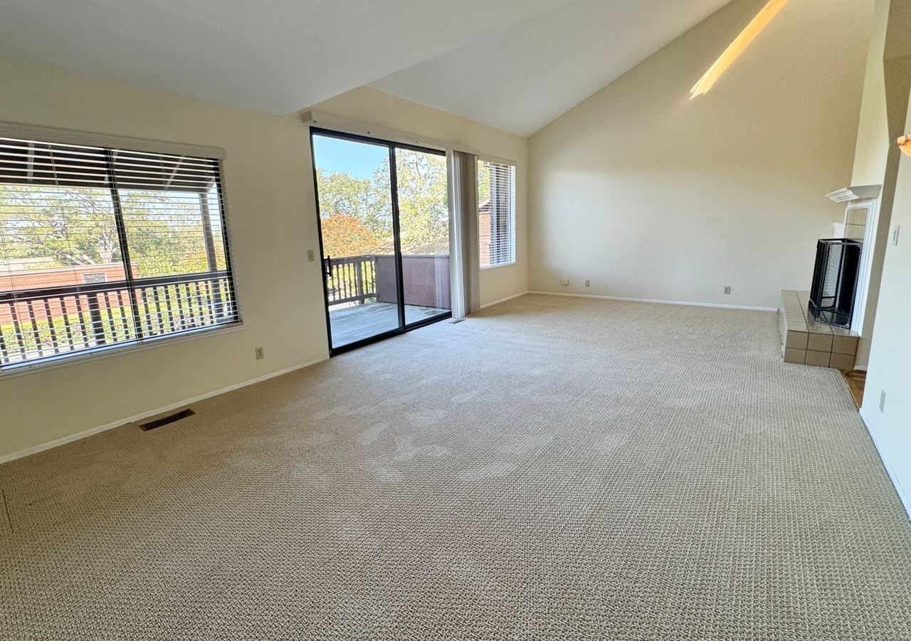 1033 Susan Way - Photo 5 of 35
