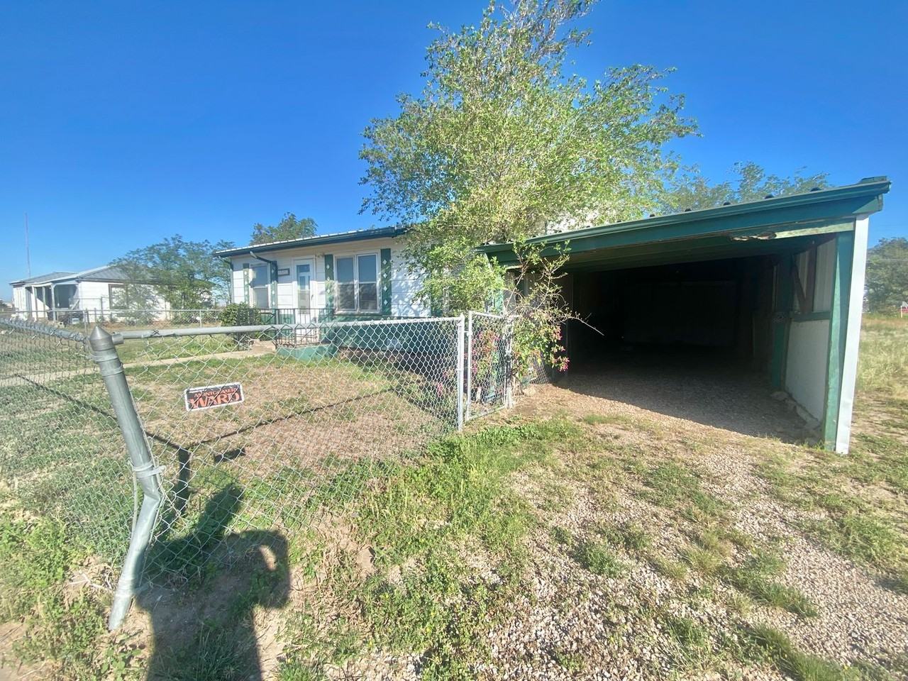 1307 E 15th St - Photo 2 of 12