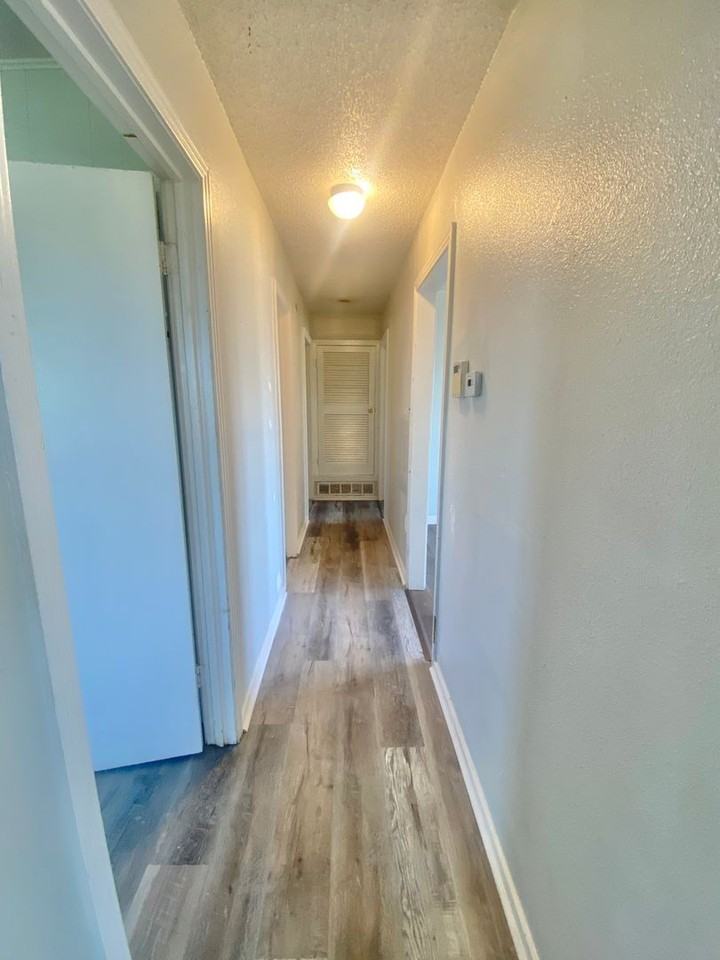 1307 E 15th St - Photo 6 of 12