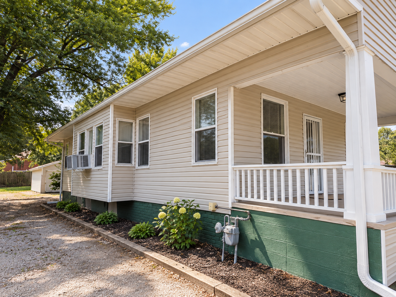 266 N Henderson St - Photo 2 of 4