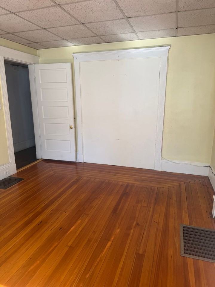 61 Easton St - Photo 2 of 11
