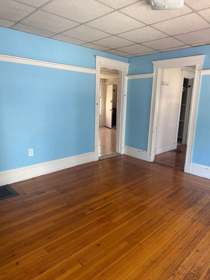 61 Easton St - Photo 4 of 11