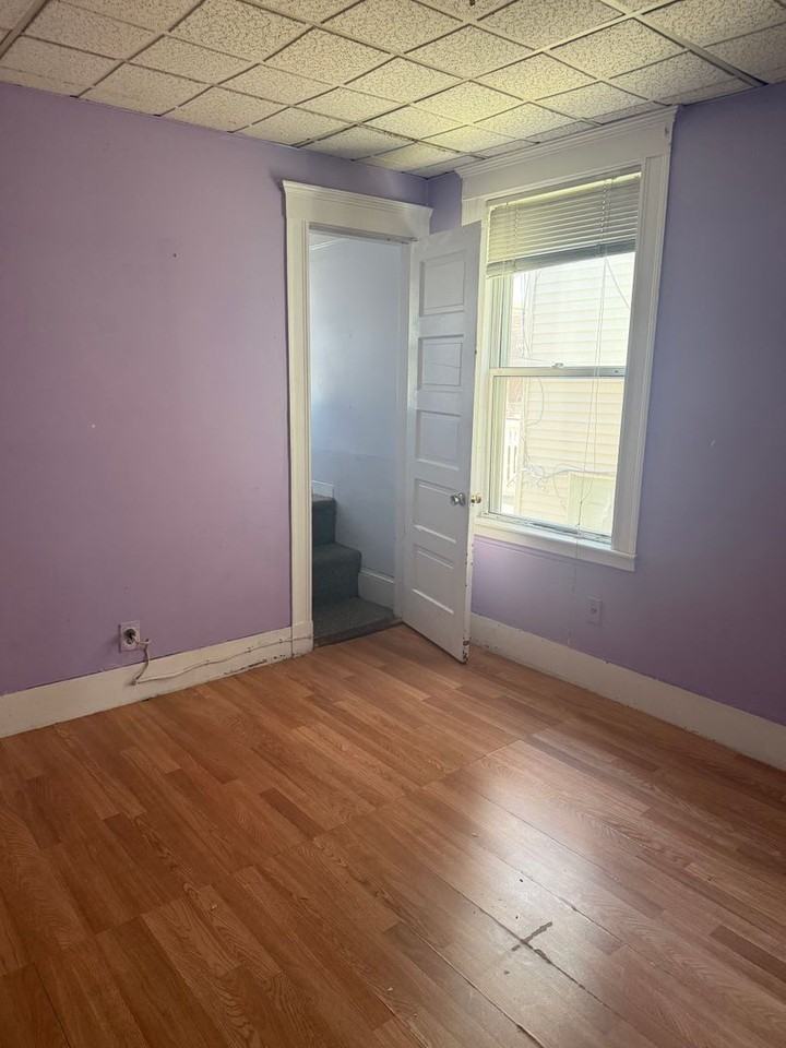 61 Easton St - Photo 6 of 11