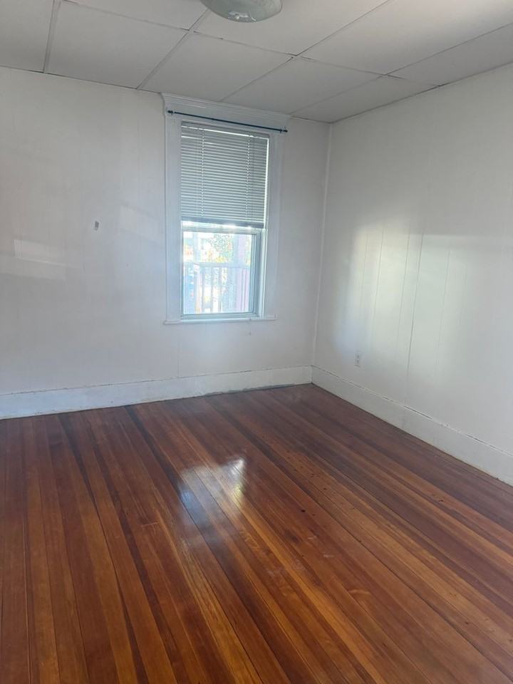 61 Easton St - Photo 7 of 11
