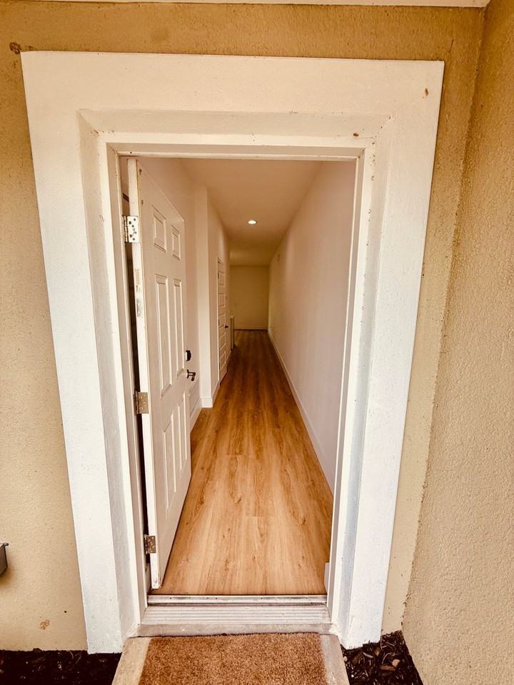 823 Paddleboard Ct - Photo 3 of 44