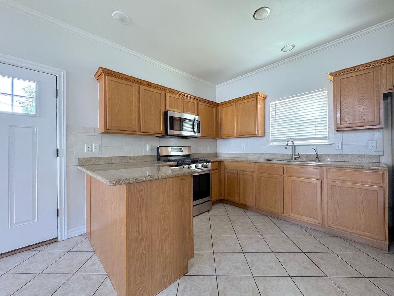 300 Horizon View Dr - Photo 7 of 39