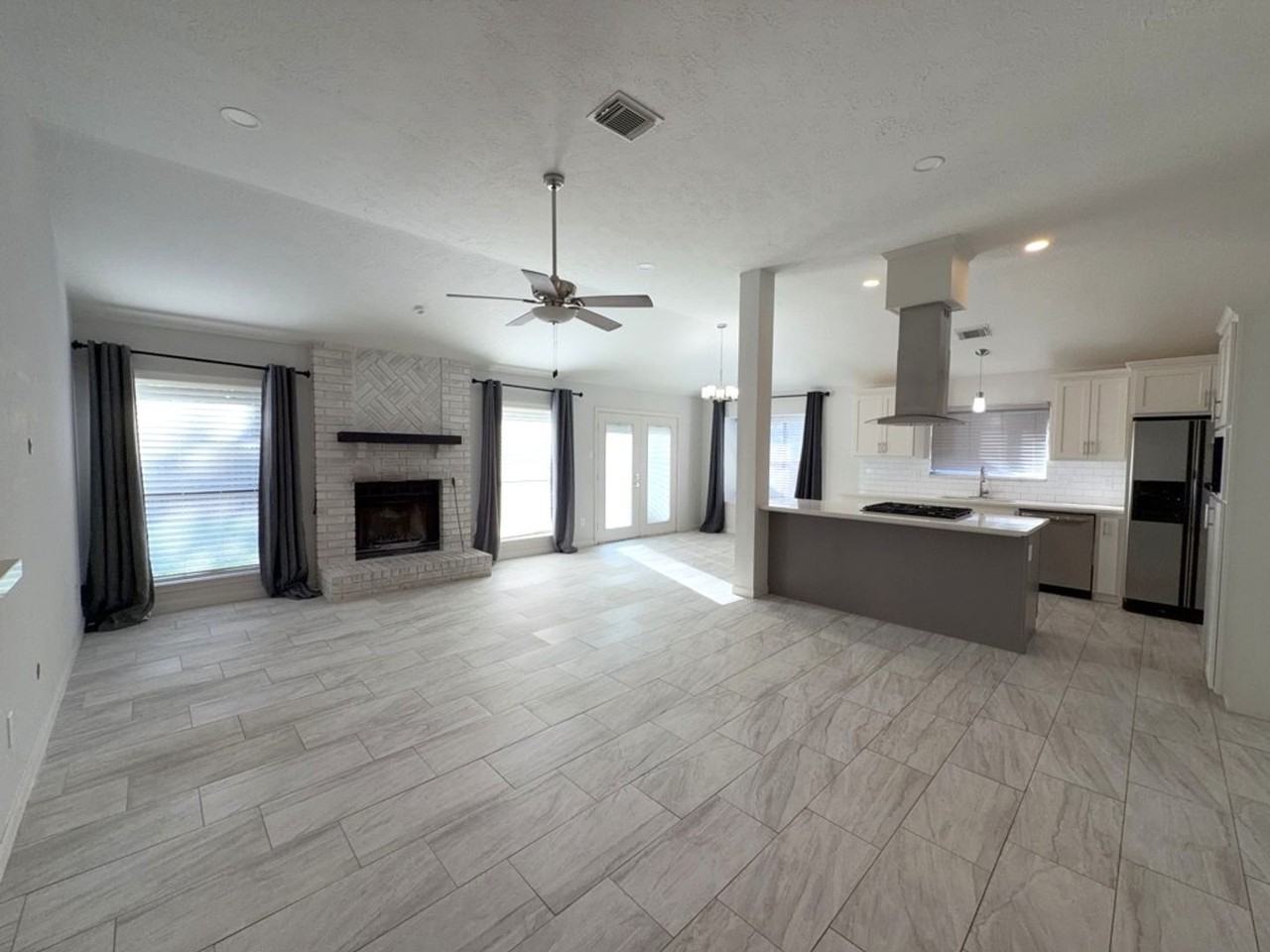 218 Bedford Ln - Photo 5 of 31
