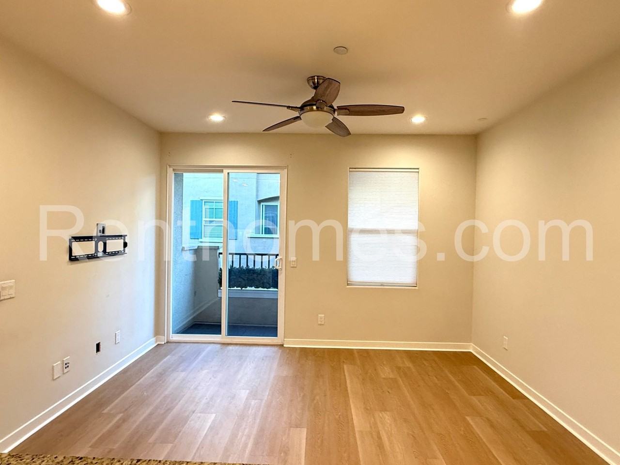 2113 Cosmo Way - Photo 3 of 33