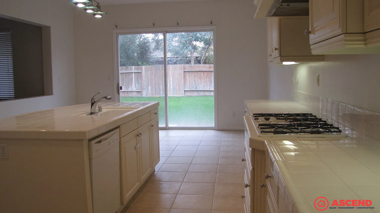 9309 Kingsmill Ln - Photo 6 of 10
