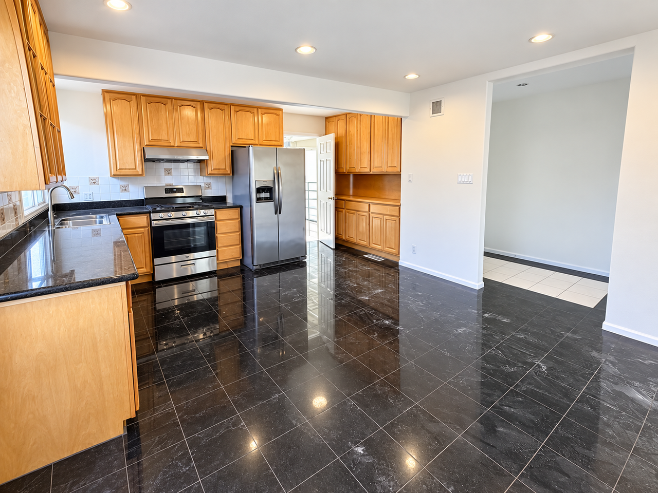 1064 Ridgewood Dr - Photo 5 of 30