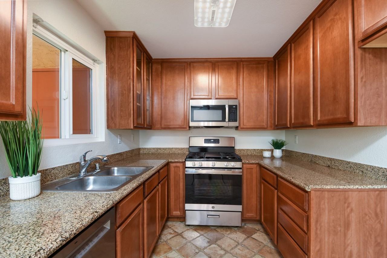 530 Calle Montecito - Photo 5 of 14