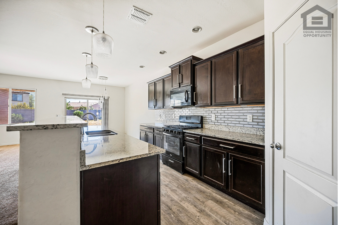 37453 W Prado St - Photo 7 of 41