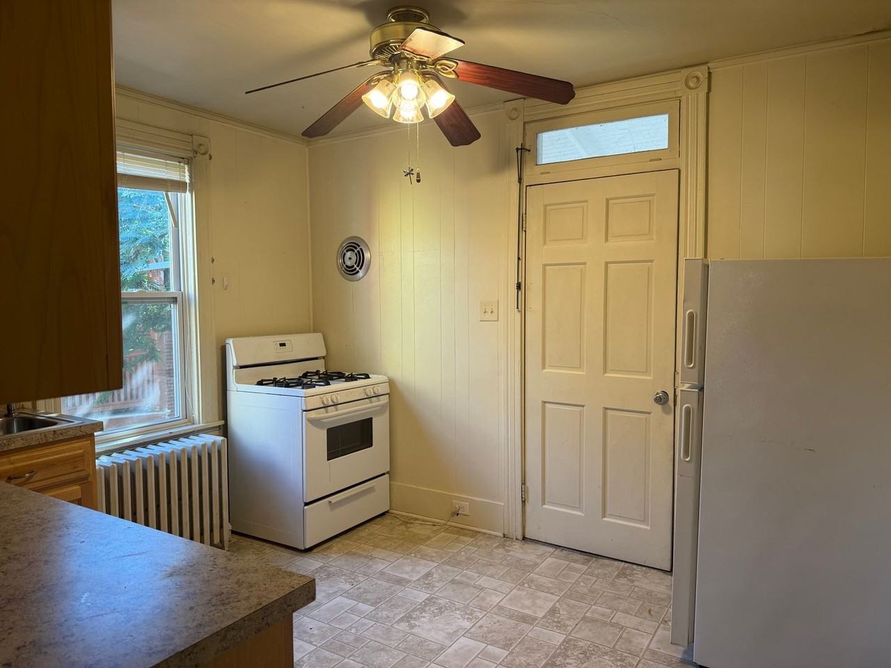 348 E New St #2 - Photo 4 of 28